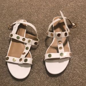 Sandals with gold circles